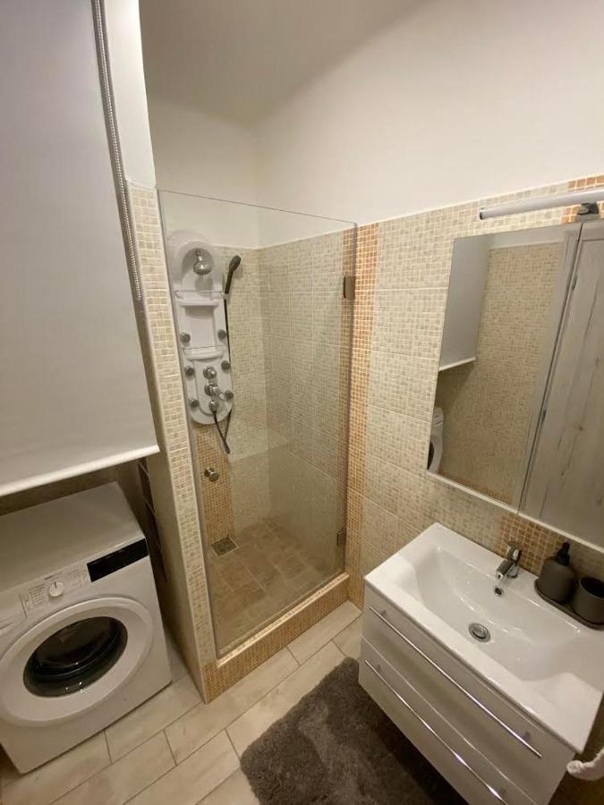 Chill Apartman Мисколк Екстериор снимка